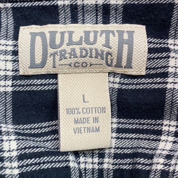 Duluth Trading Free Swingin' Flannel Relaxed Fit Button Up Black Plaid Shirt L - Picture 7 of 8